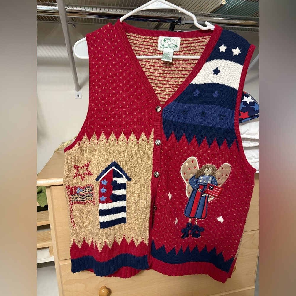 Women’s The Quacker Factory Patriotic Sweater Vest
Size medium